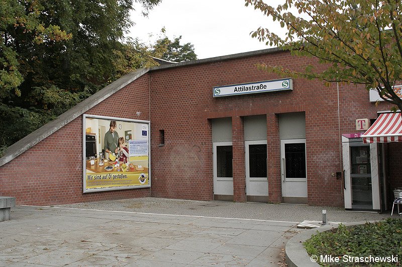 Bild: westlicher Bahnsteigzugang 2007