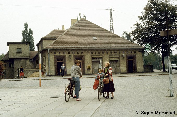 Bild: Empfangsgebäude