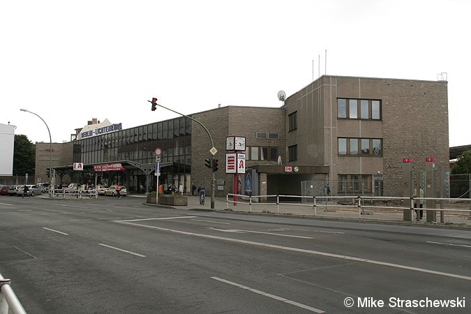 Bild: Empfangsgebäude