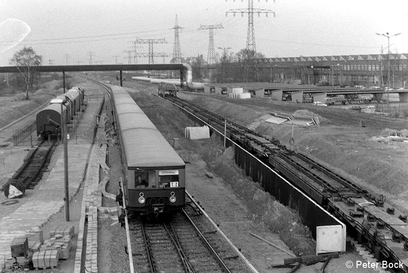 Bild: Bahnsteig im Rohbau