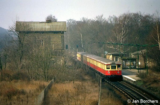 Bild: Zug am Bahnsteig