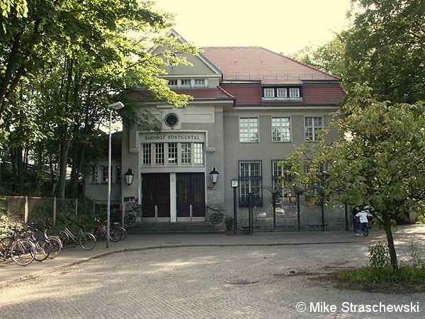 Bild: Empfangsgebäude
