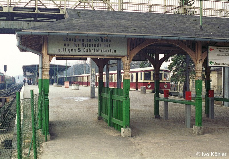 Bild: Zugang zum S-Bahnsteig im Jahre 1993