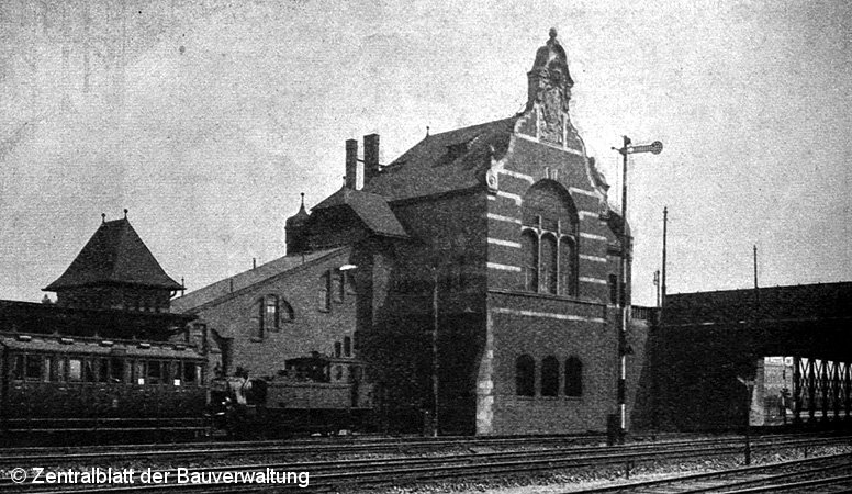 Bild: erstes Empfangsgebäude im Jahre 1909