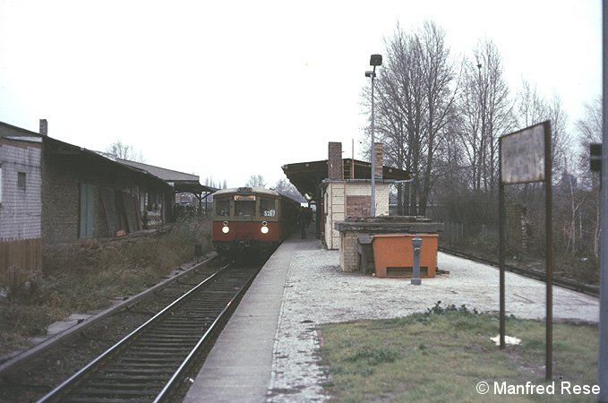 Bild: einfahrender Zug von Anhalter Bahnhof