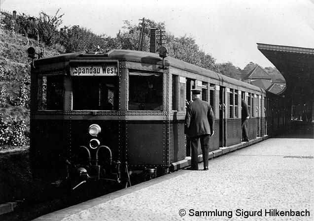 Bild: Leichtmetallzug im S-Bahnhof Pichelsberg