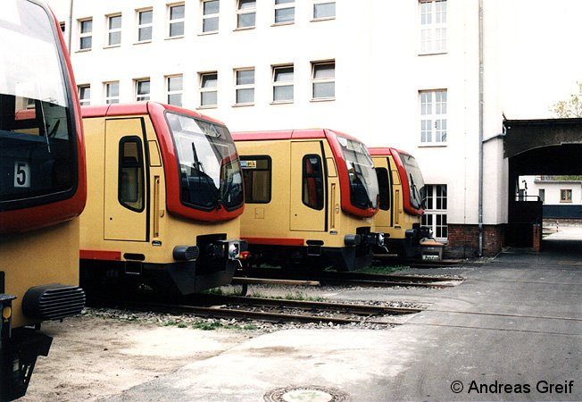 vier gelbe 481er