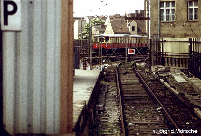 Bild: einfahrender Zug von Lehrter Stadtbahnhof kommend