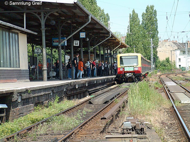 Bild: Eröffnungszug in der Zuführung